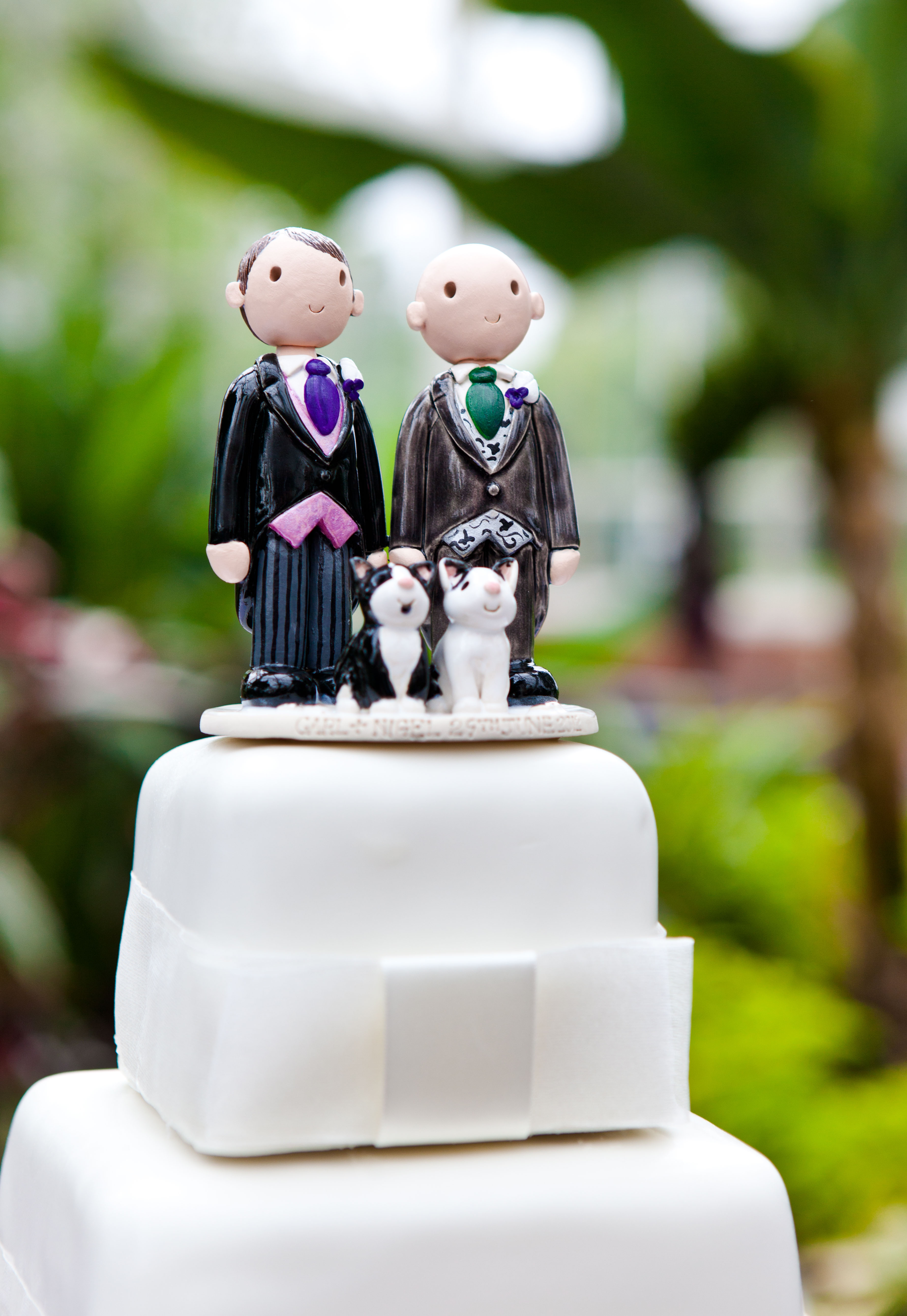 examples wedding cake toppers customers. 